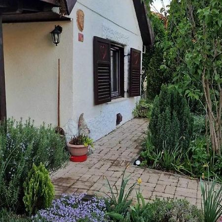Lovely Cottage Home Velence Esterno foto