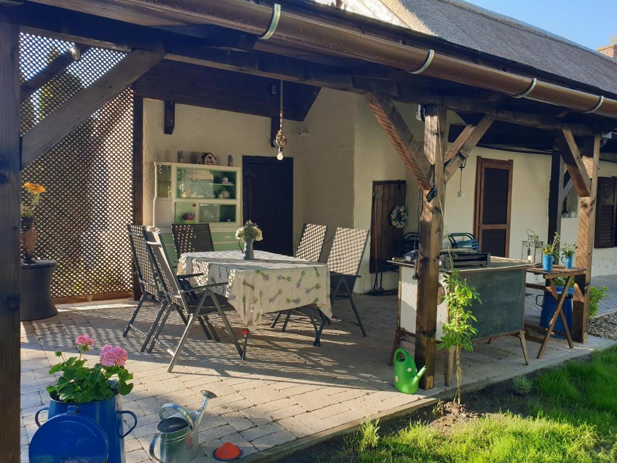 Lovely Cottage Home Velence Esterno foto